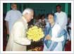 Shri Dhirendrabhai Mehta welcomes Her Excellency Smt. Pratibha Patil to Gurukul